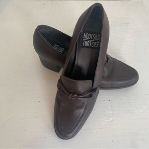 Mootsies Tootsies Sweet Leather Bow Pumps Loafers in brown, size 8M Classic